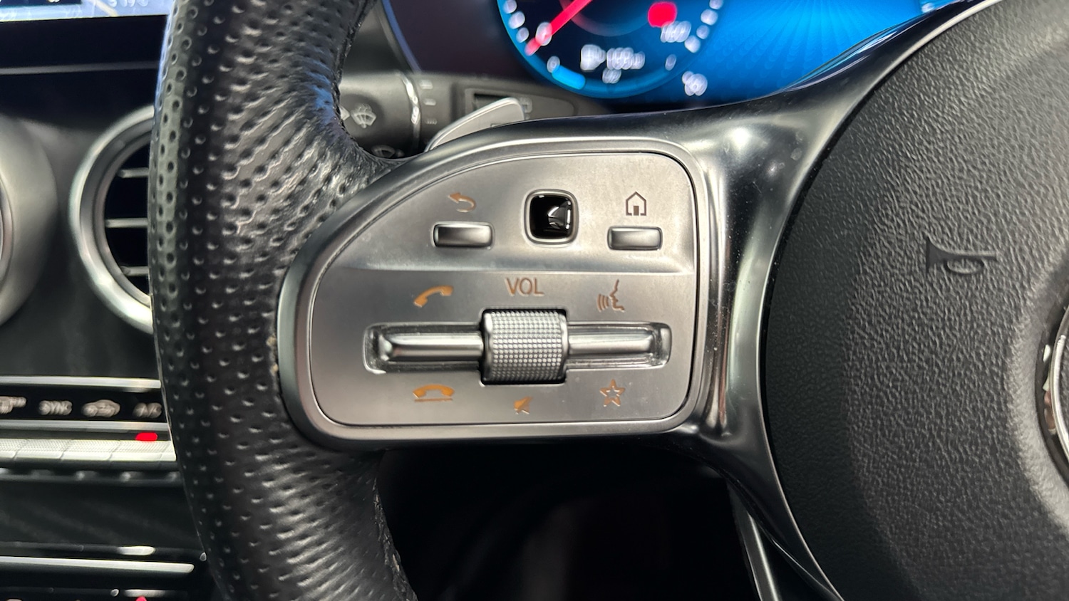 Used Mercedes-Benz GLC 2019 for sale - 76352028: Photo 31