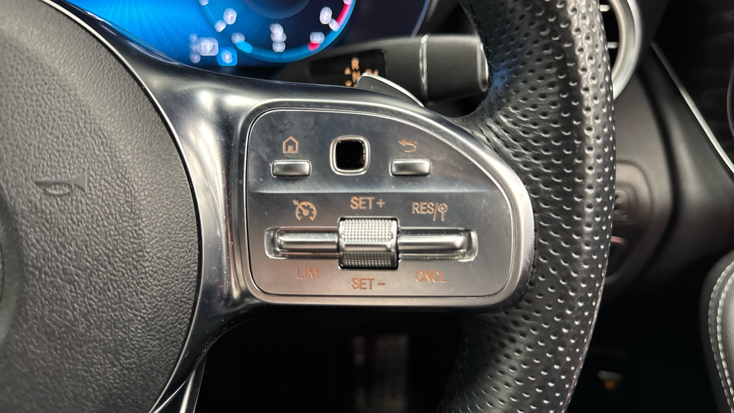 Used Mercedes-Benz GLC 2019 for sale - 76352028: Photo 32
