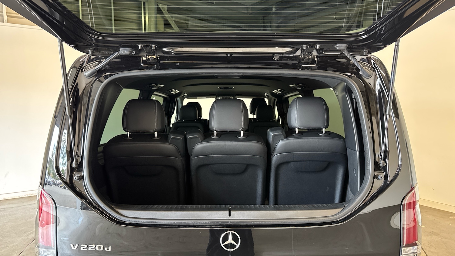 Used Mercedes-Benz V-Class 2025 for sale - 75968986: Photo 17