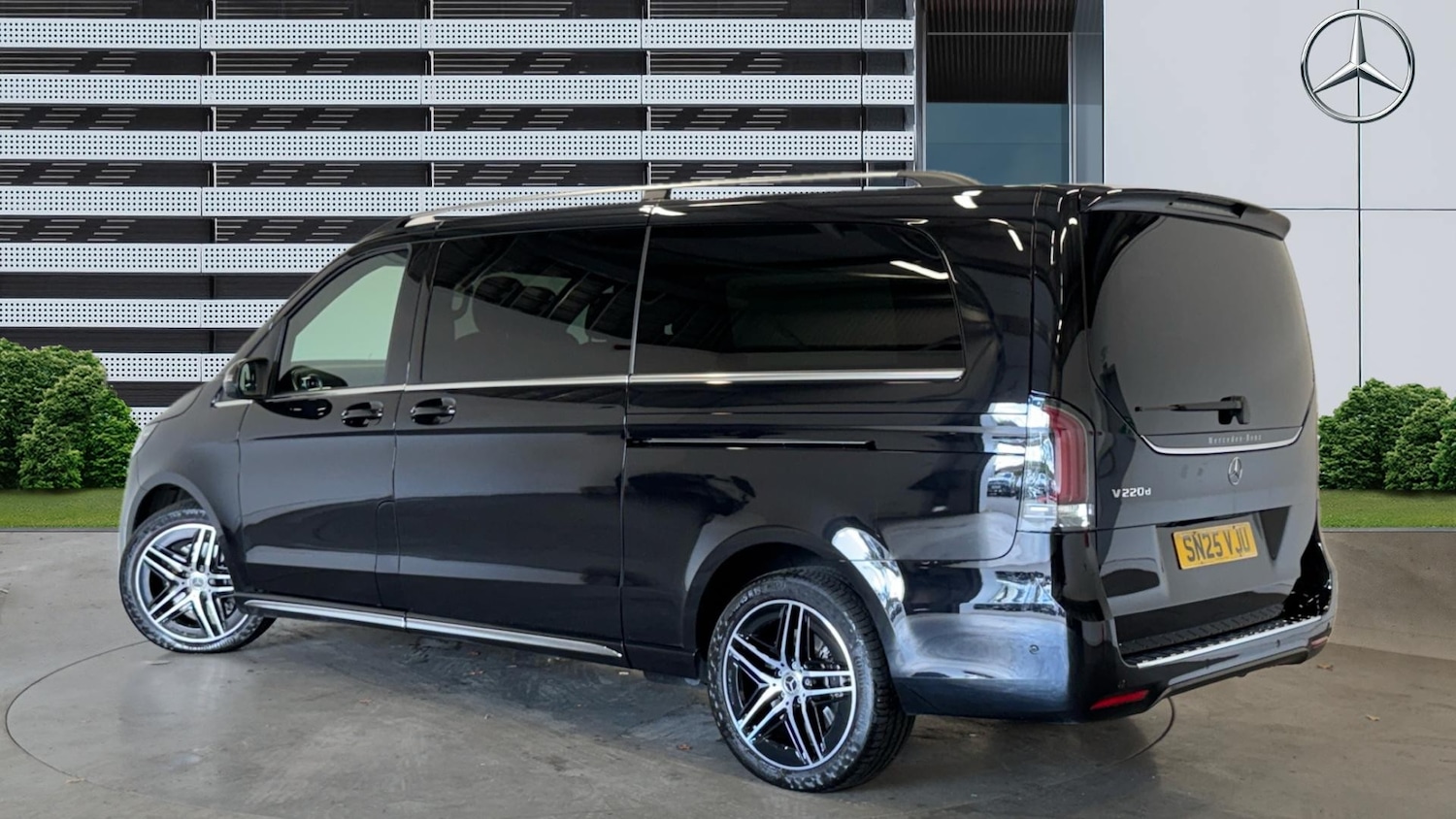 Used Mercedes-Benz V-Class 2025 for sale - 75968986: Photo 2