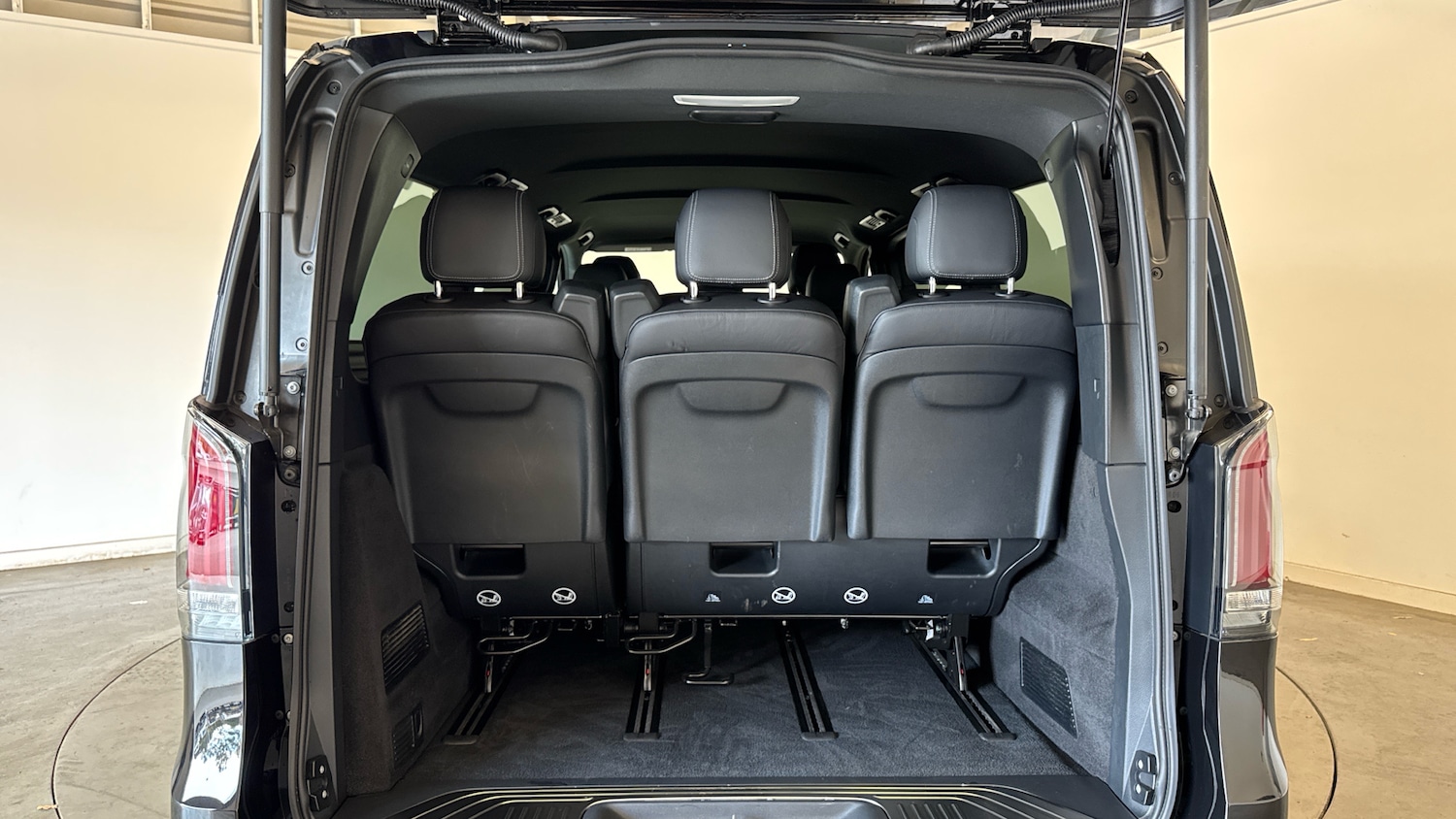 Used Mercedes-Benz V-Class 2025 for sale - 75968986: Photo 4