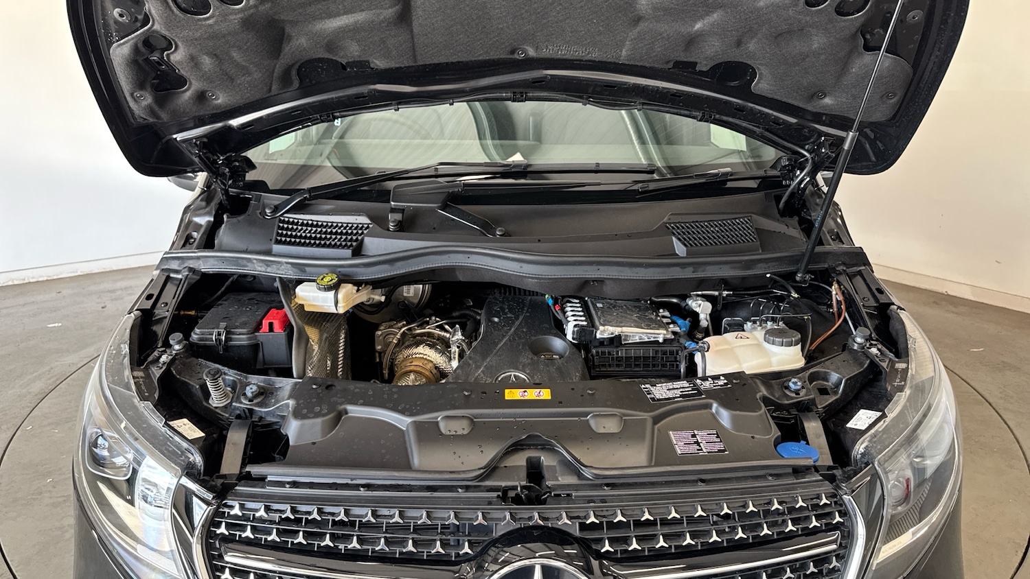 Used Mercedes-Benz V-Class 2025 for sale - 75968986: Photo 8