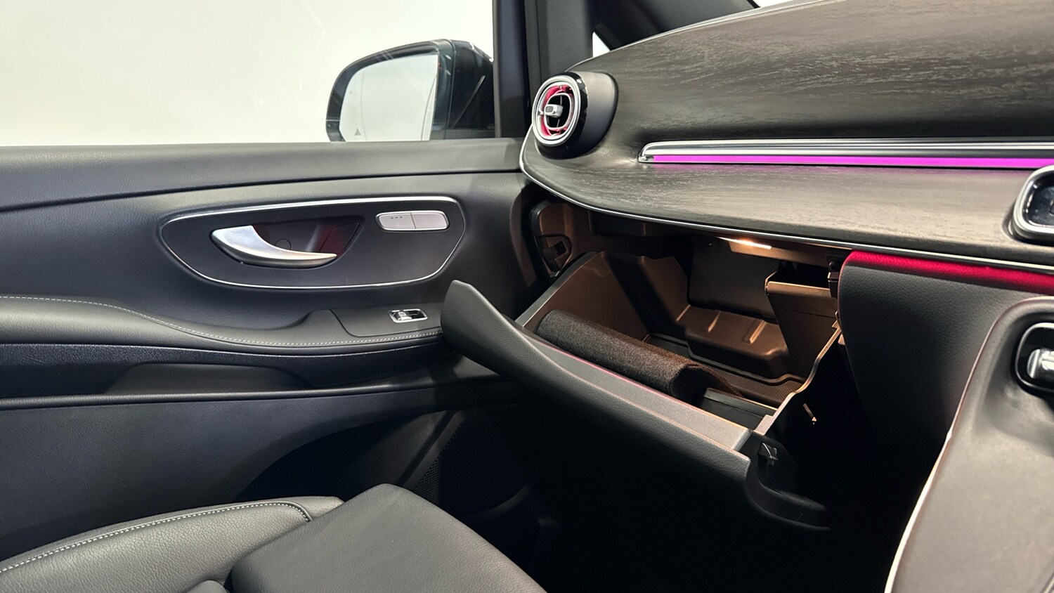 Used Mercedes-Benz V-Class 2024 for sale - 76253049: Photo 32