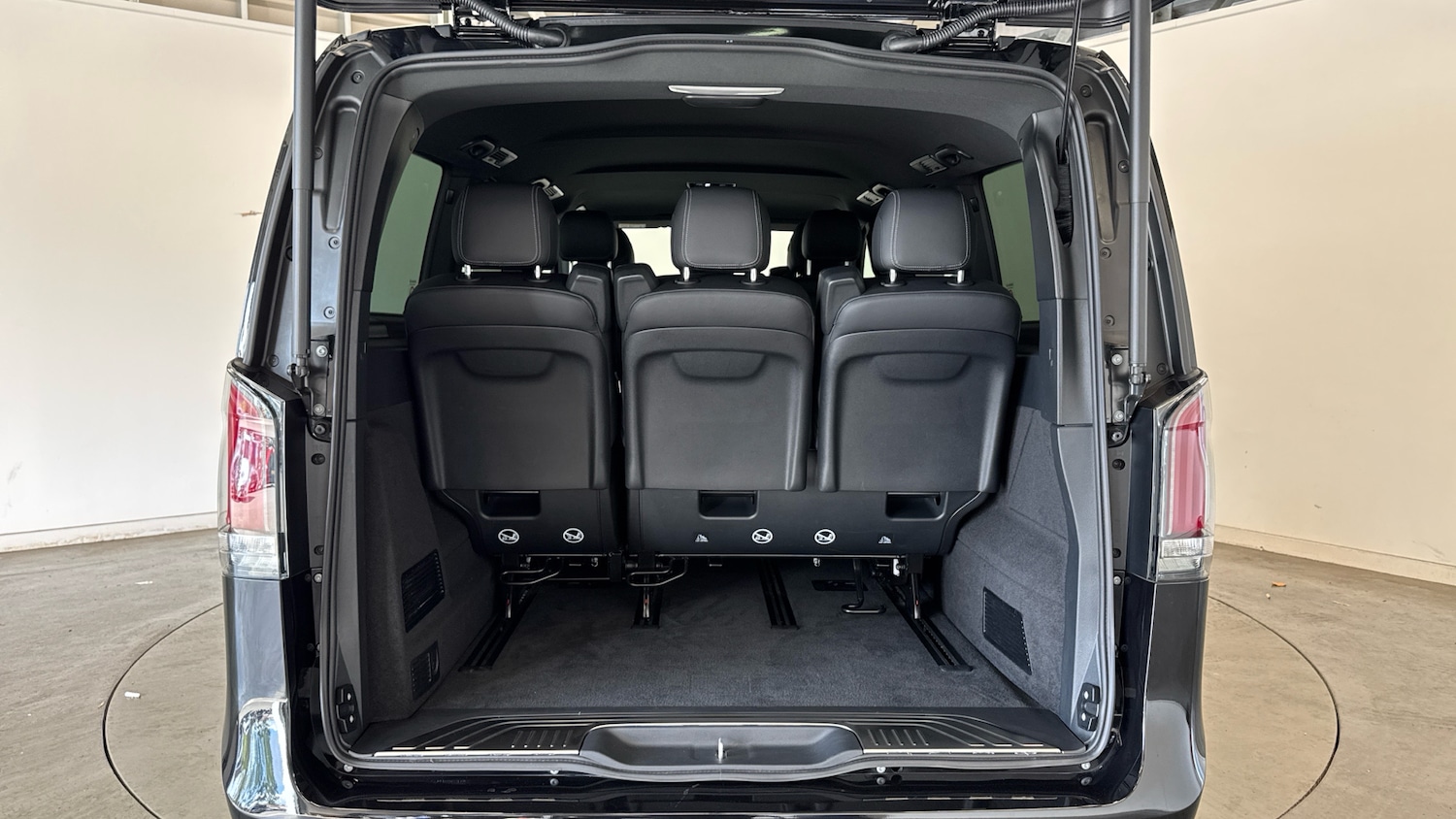 Used Mercedes-Benz V-Class 2024 for sale - 76253049: Photo 4