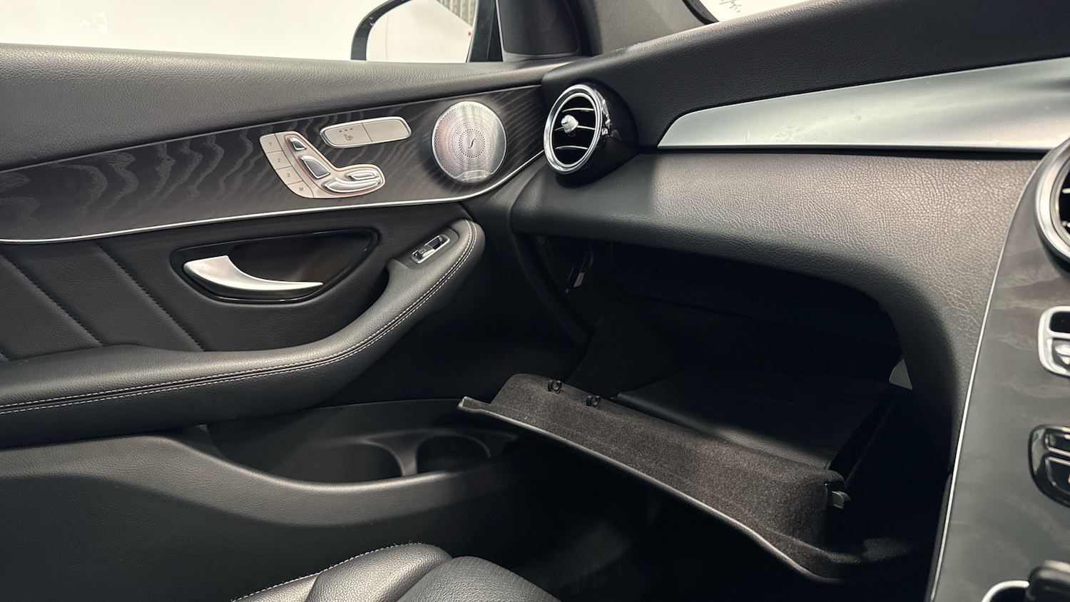 Used Mercedes-Benz GLC 2019 for sale - 78040191: Photo 34