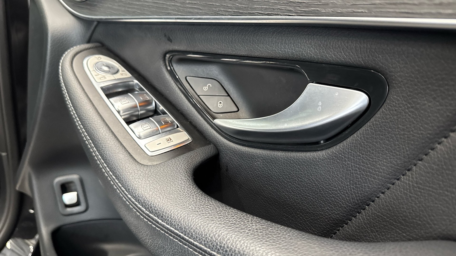 Used Mercedes-Benz GLC 2019 for sale - 76693217: Photo 25