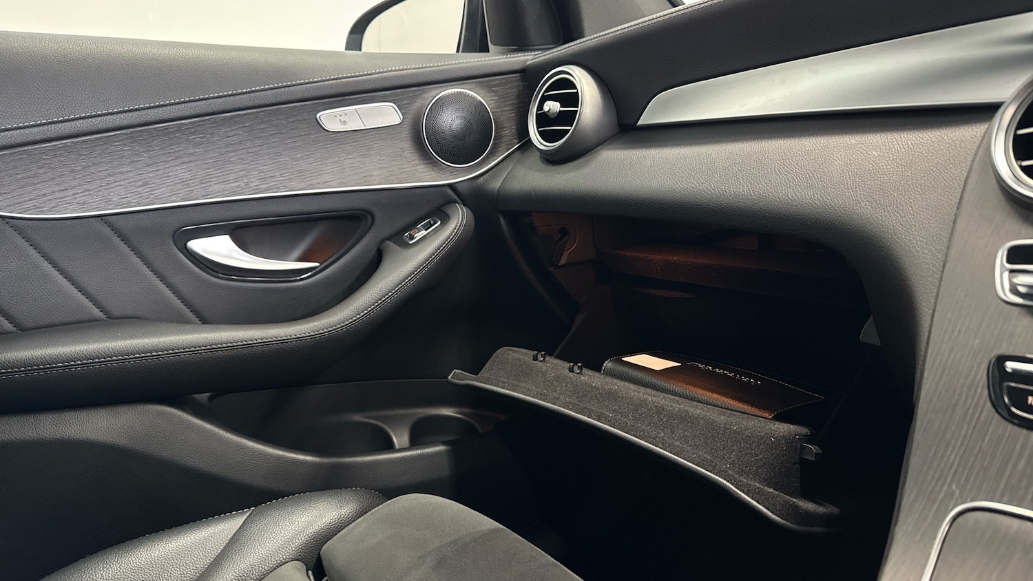 Used Mercedes-Benz GLC 2019 for sale - 76693217: Photo 35