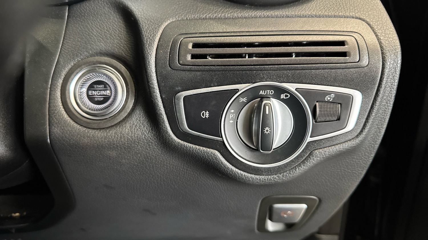 Used Mercedes-Benz GLC 2019 for sale - 76418144: Photo 28