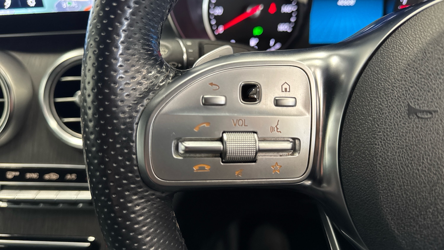 Used Mercedes-Benz GLC 2019 for sale - 76418144: Photo 29