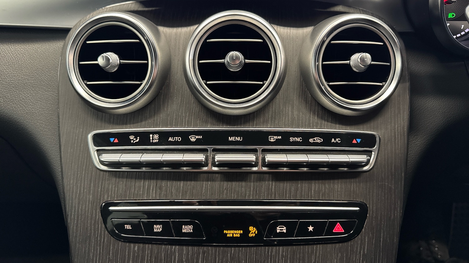 Used Mercedes-Benz GLC 2019 for sale - 76418144: Photo 32