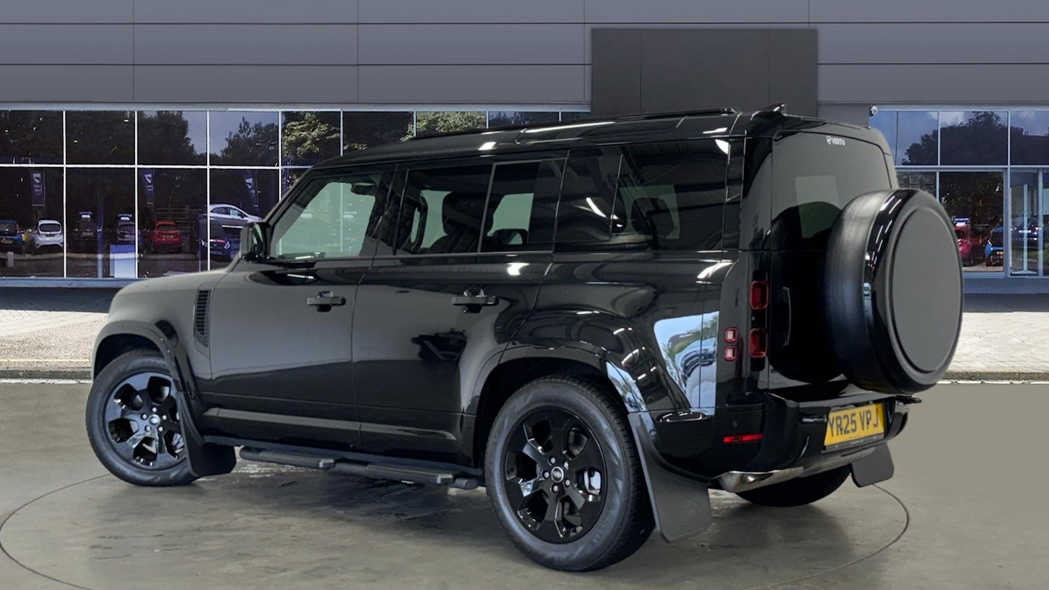 Used Land Rover Defender 2025 for sale - 76413255: Photo 2