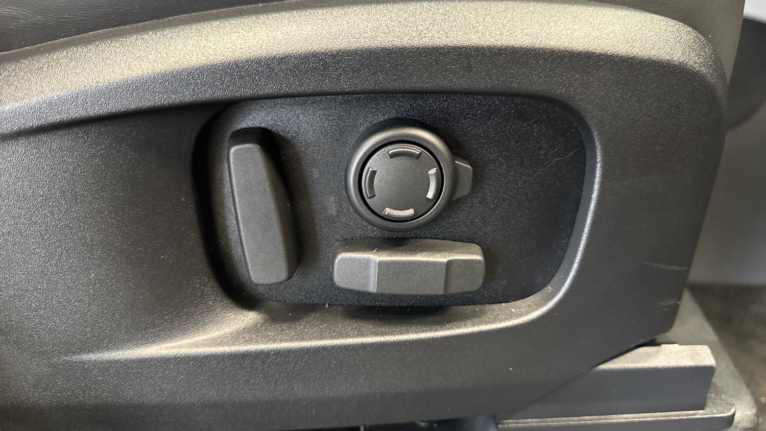 Used Land Rover Defender 2025 for sale - 76413255: Photo 26