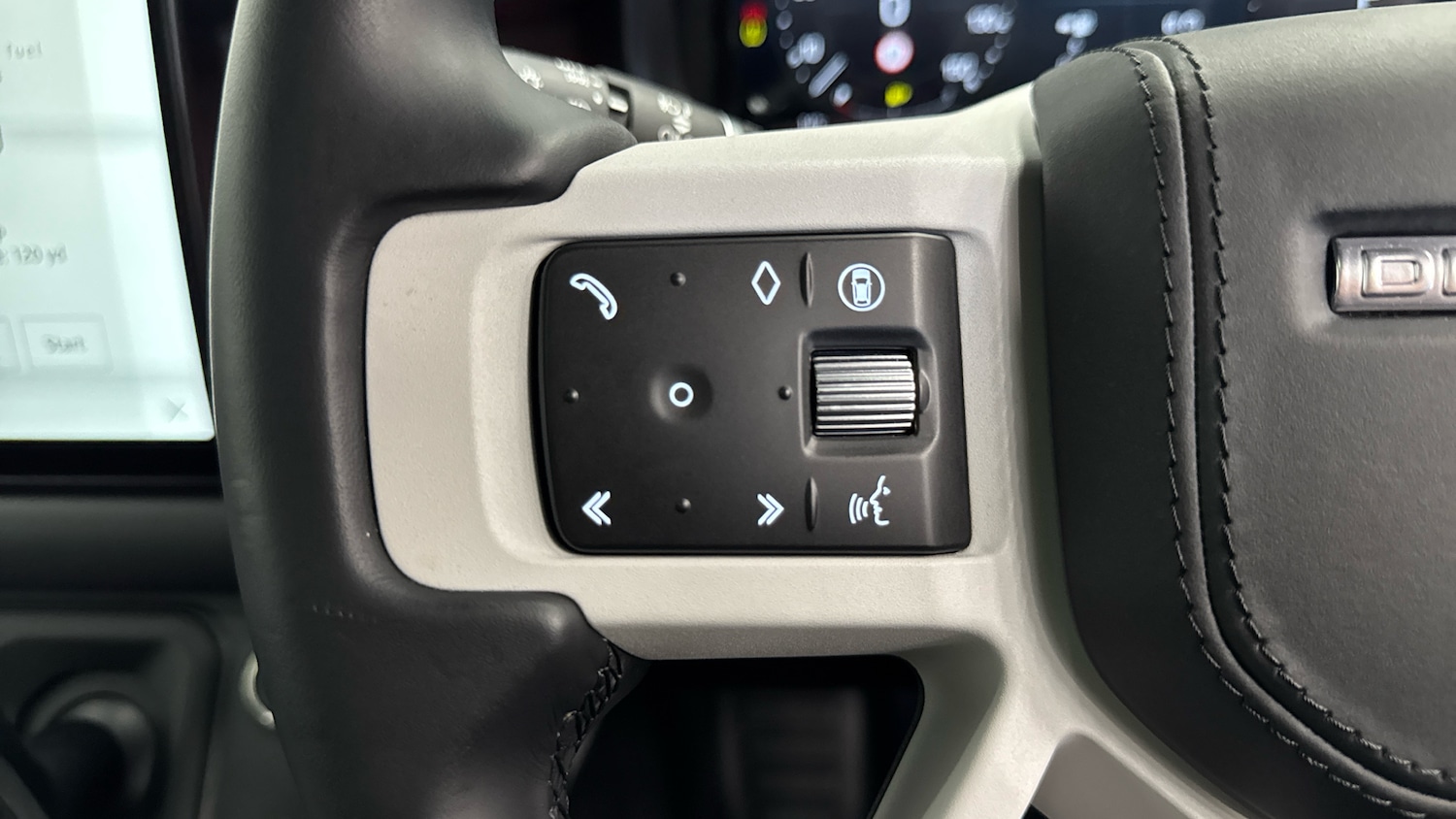 Used Land Rover Defender 2025 for sale - 76413255: Photo 29