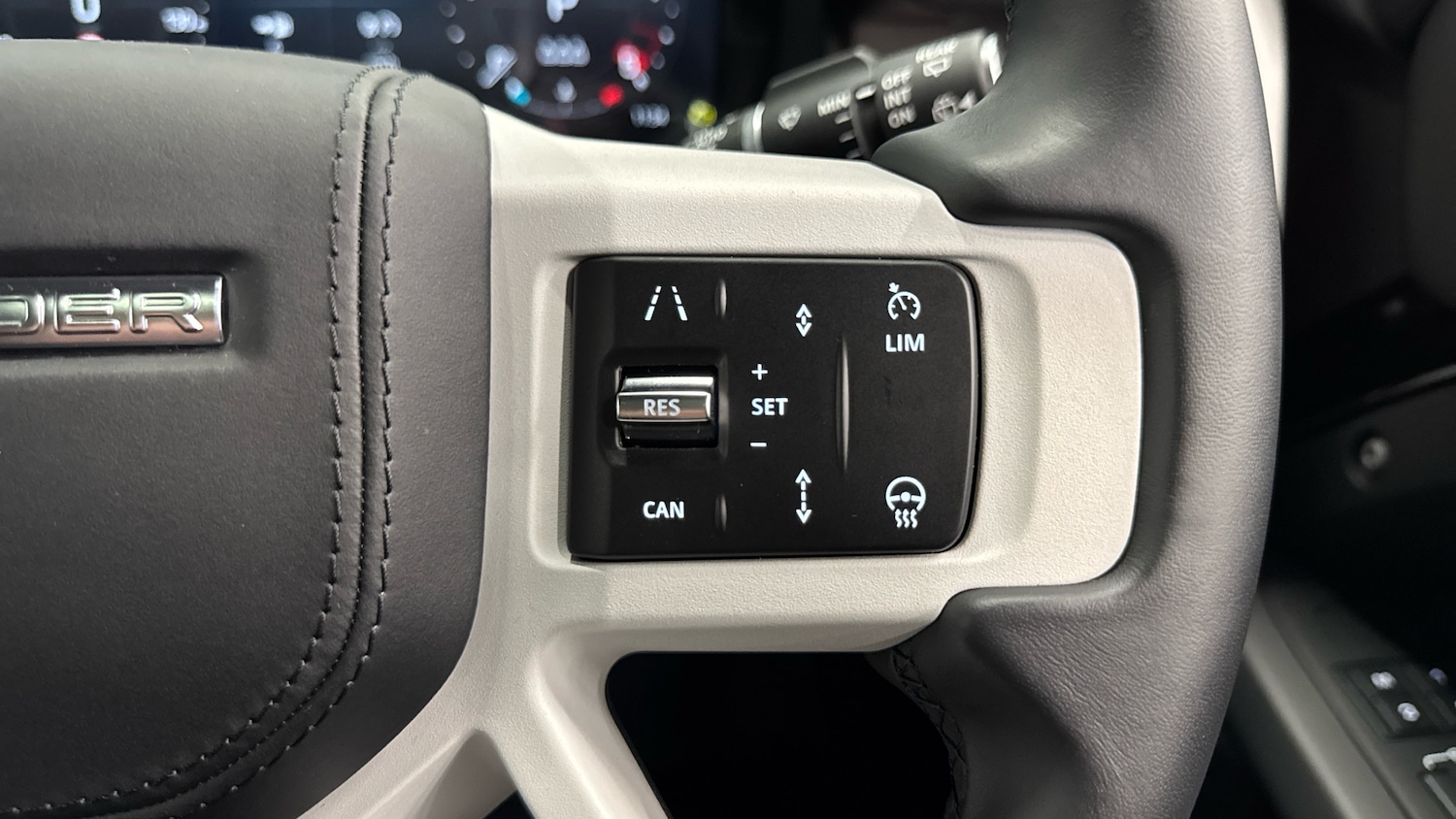 Used Land Rover Defender 2025 for sale - 76413255: Photo 30