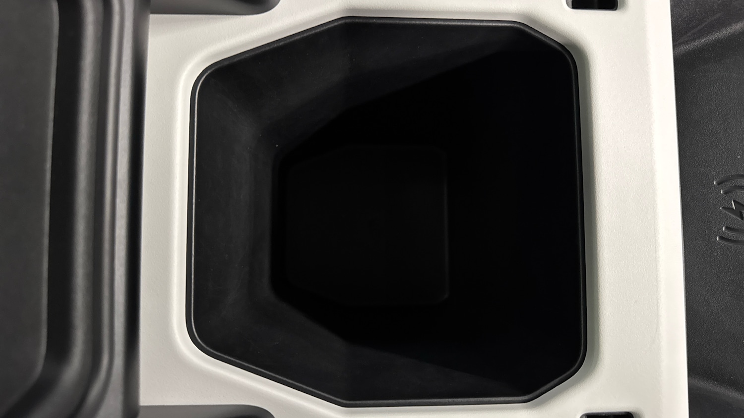 Used Land Rover Defender 2025 for sale - 76413255: Photo 37