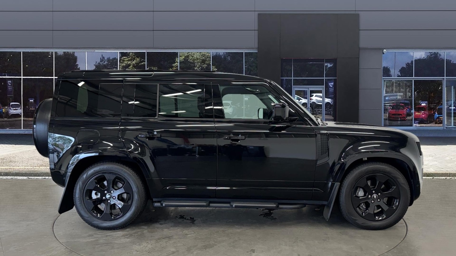 Used Land Rover Defender 2025 for sale - 76413255: Photo 5