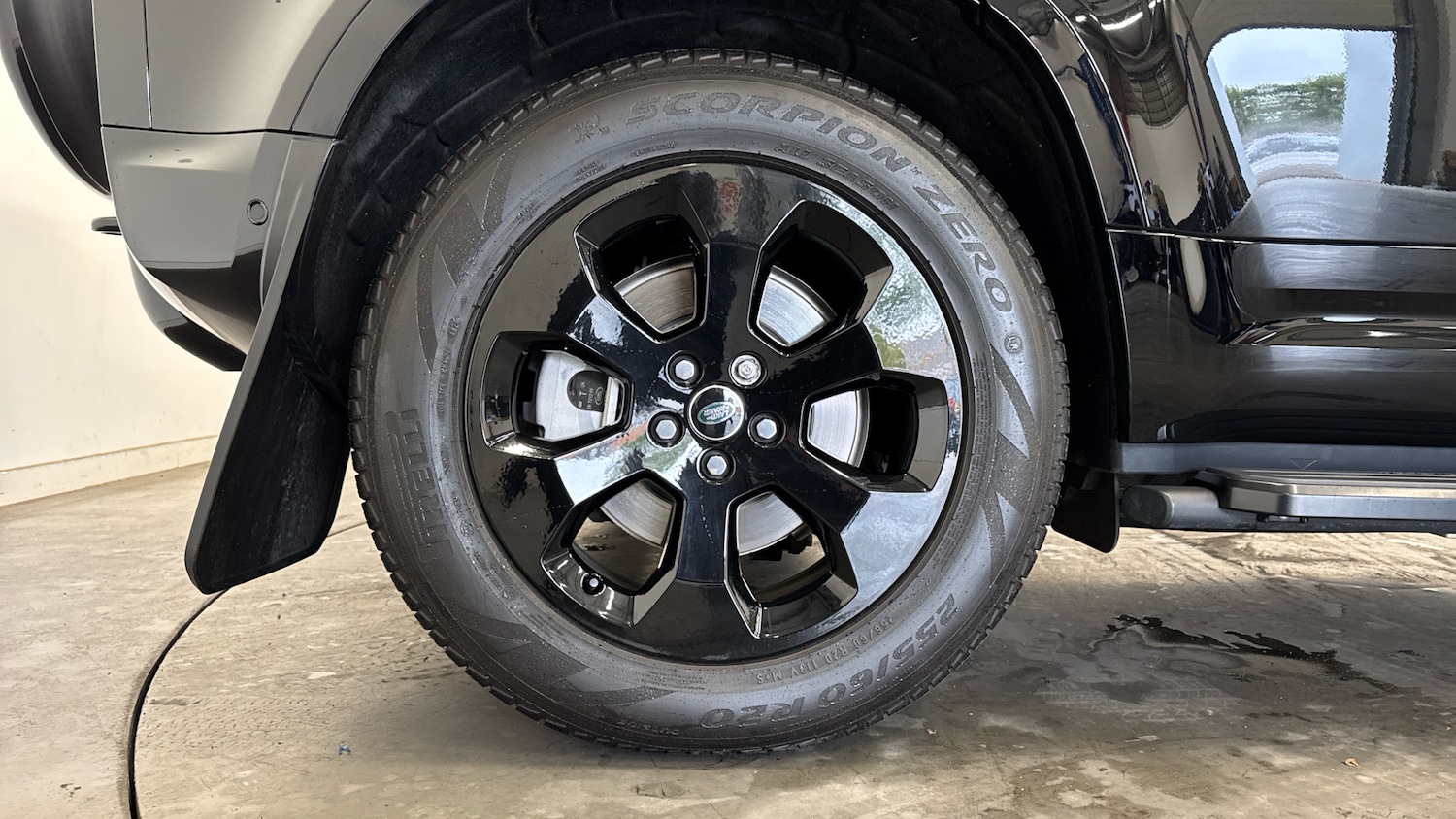 Used Land Rover Defender 2025 for sale - 76413255: Photo 7