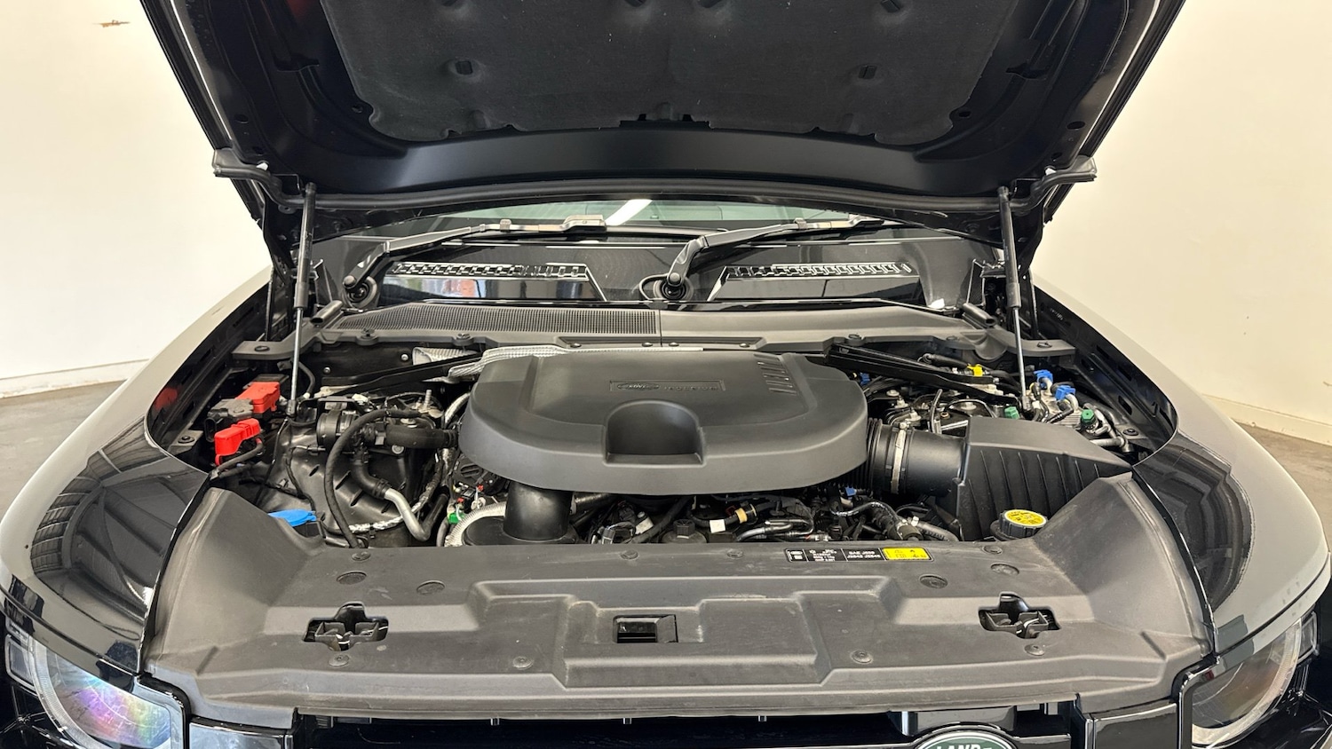 Used Land Rover Defender 2025 for sale - 76413255: Photo 8