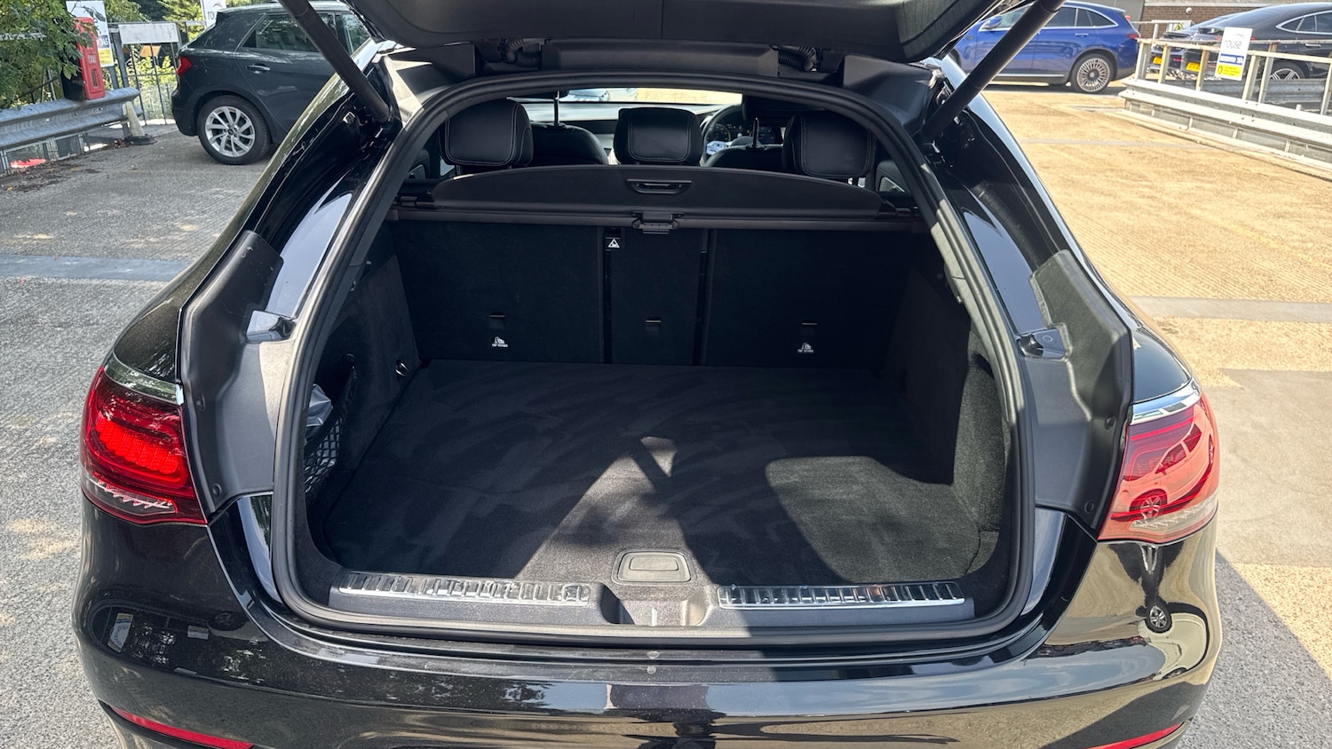 Used Mercedes-Benz GLC 2023 for sale - 76449502: Photo 4