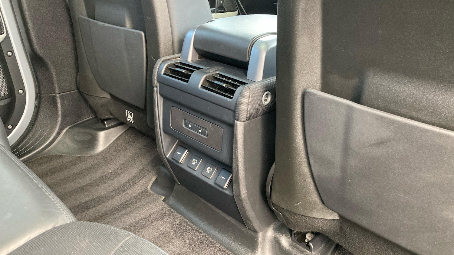 Used Land Rover Defender 2021 for sale - 77353532: Photo 18