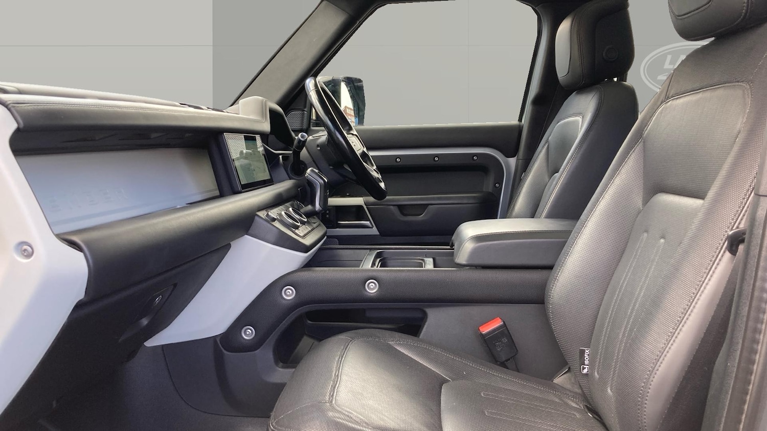 Used Land Rover Defender 2021 for sale - 77353532: Photo 3