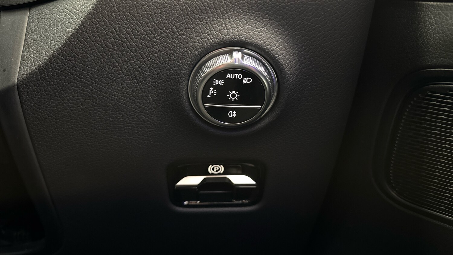 Used Mercedes-Benz GLC 2023 for sale - 78025231: Photo 27