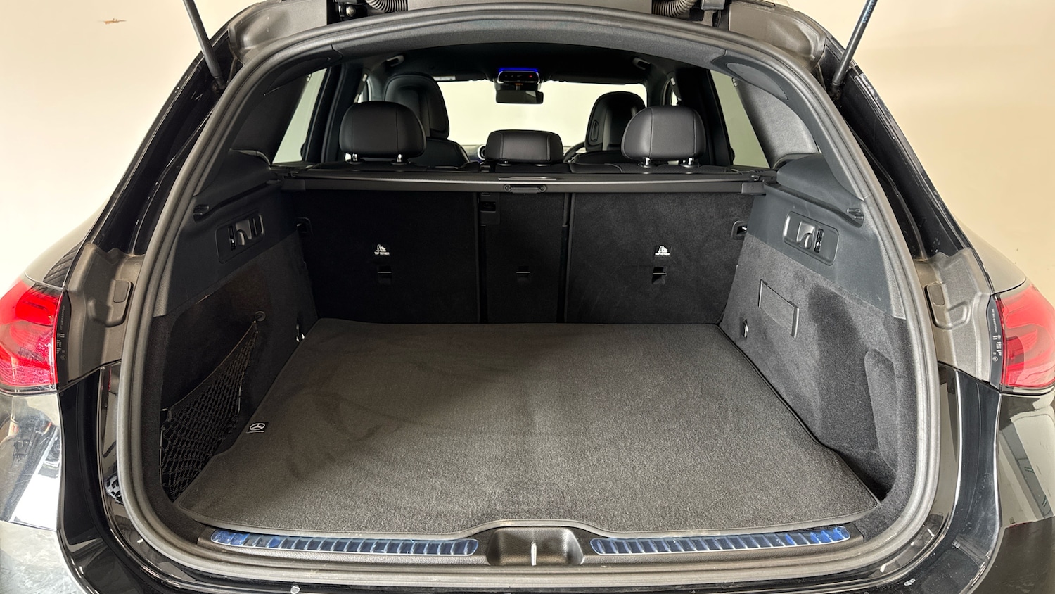 Used Mercedes-Benz GLC 2023 for sale - 78025231: Photo 4