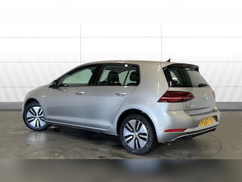 Used Volkswagen Golf 2017 for sale - 77687370: Photo