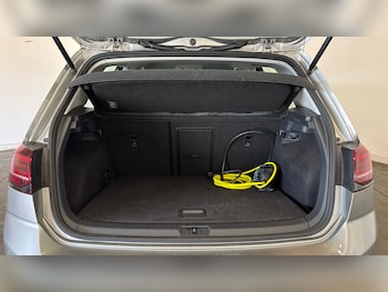 Used Volkswagen Golf 2017 for sale - 77687370: Photo