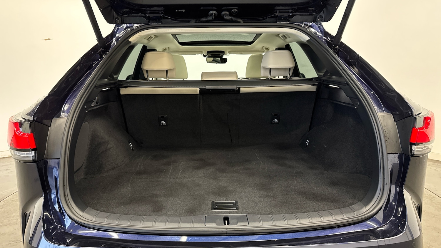 Used Lexus RX 2023 for sale - 77046130: Photo 4