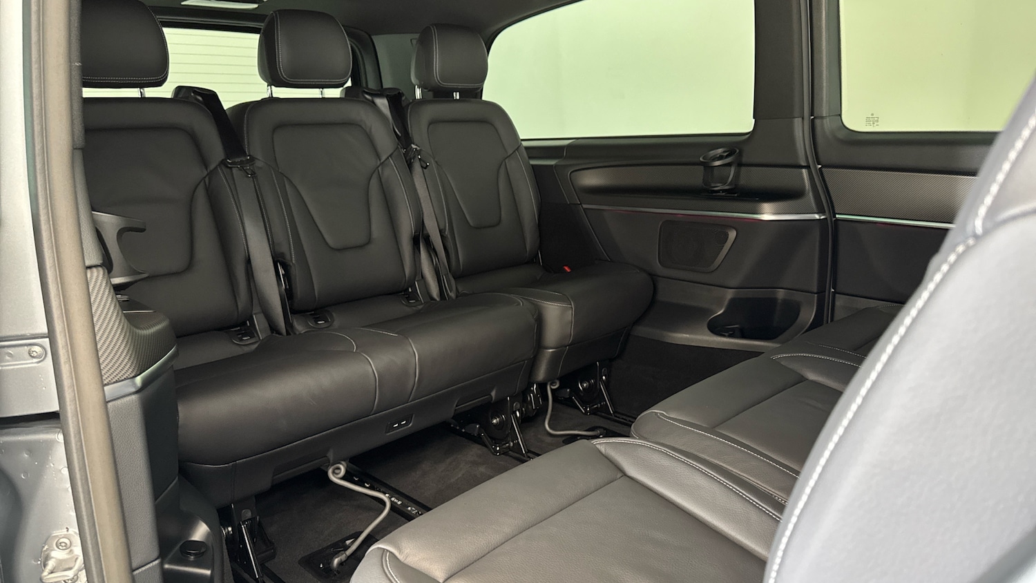 Used Mercedes-Benz V-Class 2025 for sale - 76541709: Photo 16