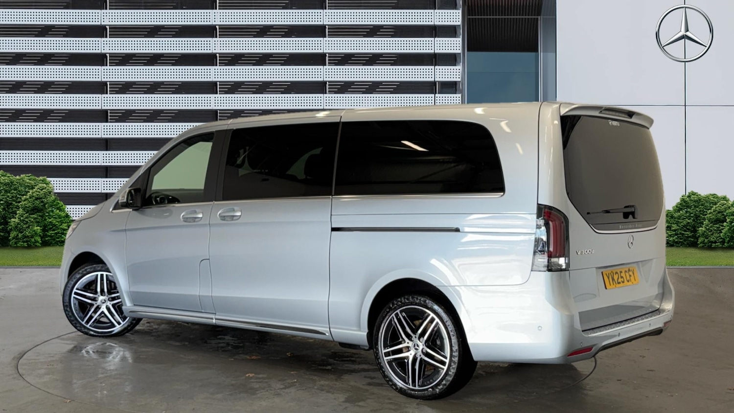 Used Mercedes-Benz V-Class 2025 for sale - 76541709: Photo 2