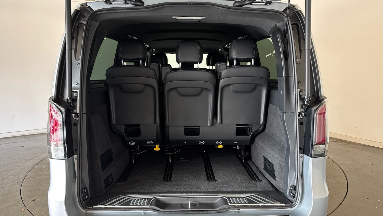 Used Mercedes-Benz V-Class 2025 for sale - 76541709: Photo 4