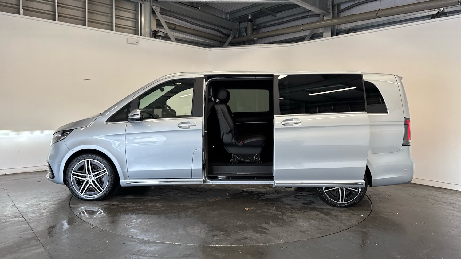 Used Mercedes-Benz V-Class 2025 for sale - 76541709: Photo 44