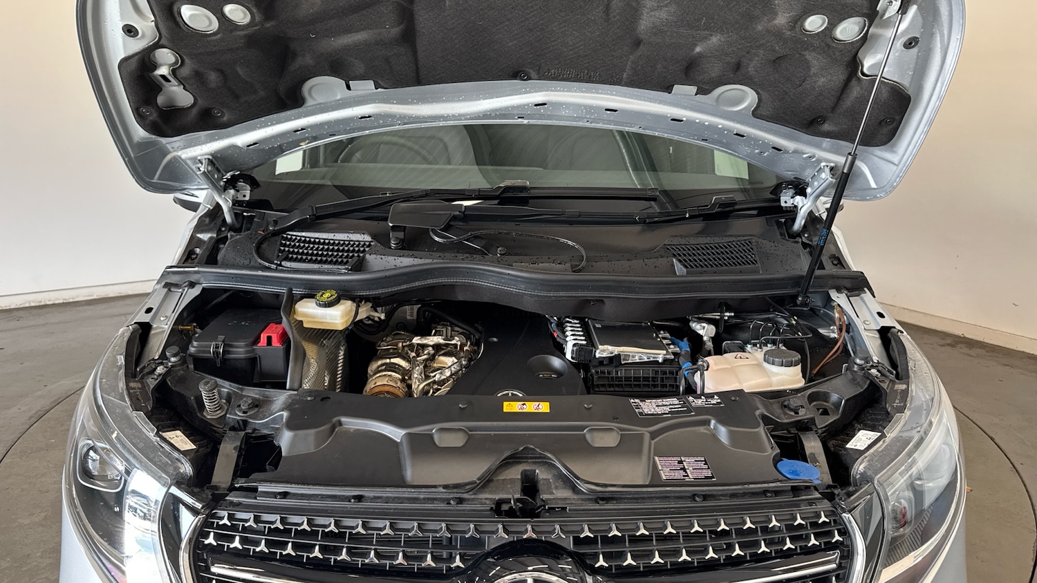 Used Mercedes-Benz V-Class 2025 for sale - 76541709: Photo 8