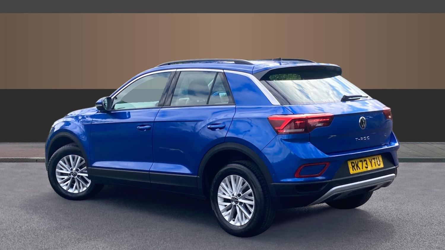 Used Volkswagen T-Roc 2023 for sale - 76159850: Photo 2