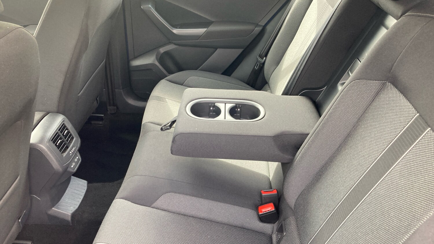 Used Volkswagen T-Roc 2023 for sale - 76159850: Photo 26
