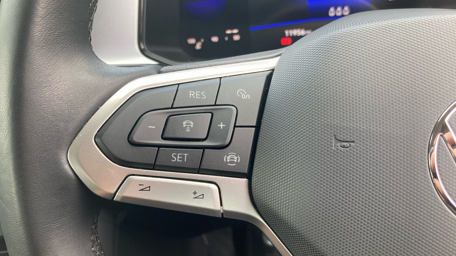 Used Volkswagen T-Roc 2023 for sale - 76159850: Photo 32