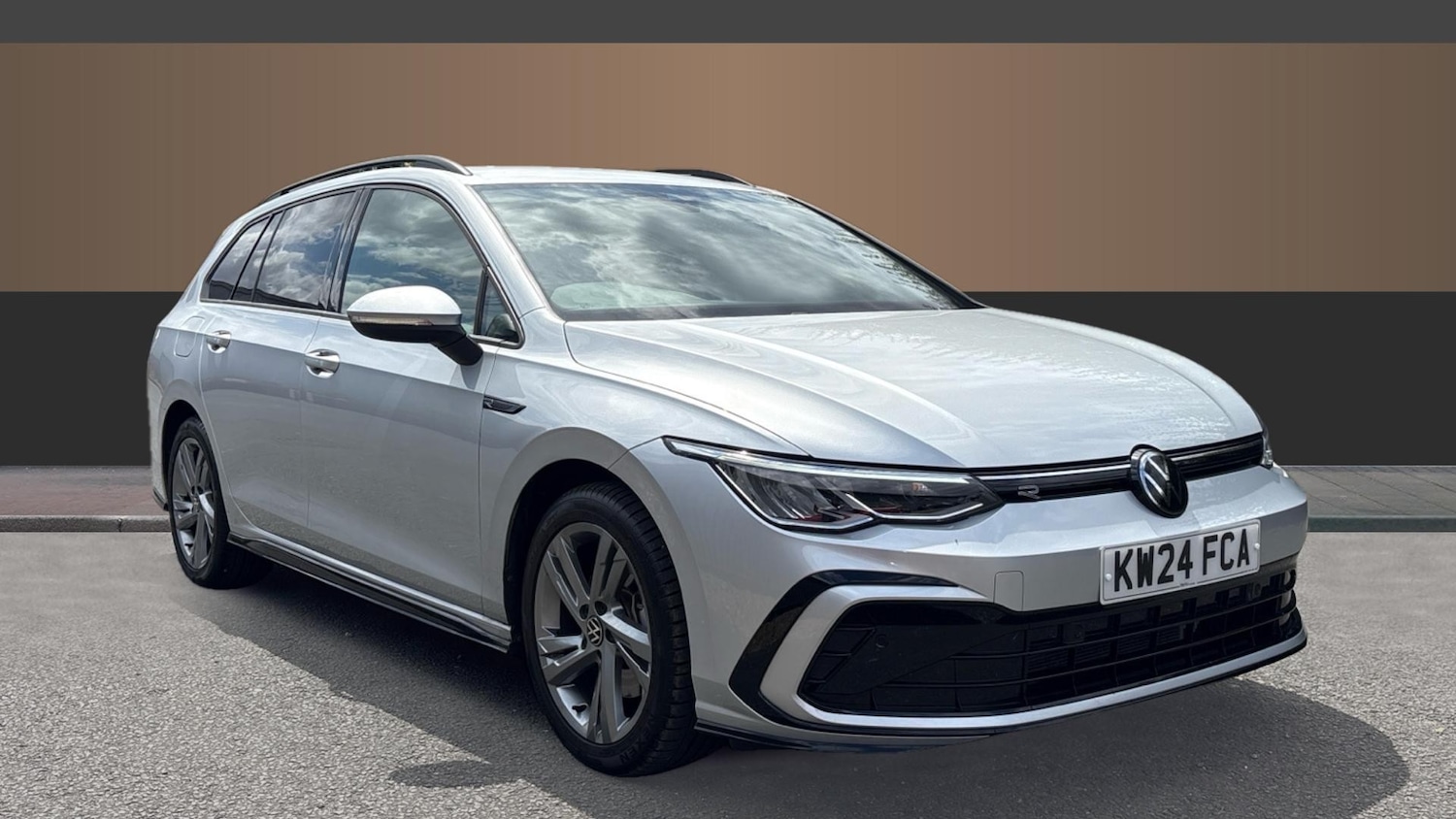 Used Volkswagen Golf 2024 for sale - 76553677: Photo 1