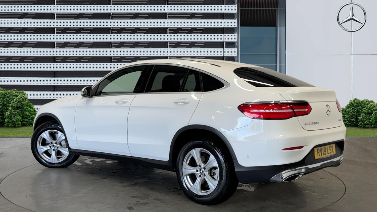 Used Mercedes-Benz GLC 2019 for sale - 76159847: Photo 2