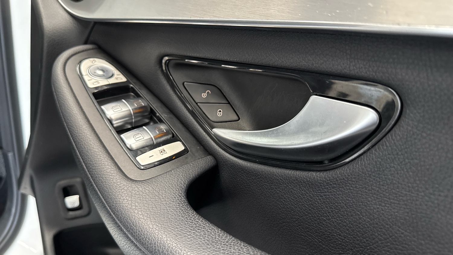 Used Mercedes-Benz GLC 2019 for sale - 76159847: Photo 25