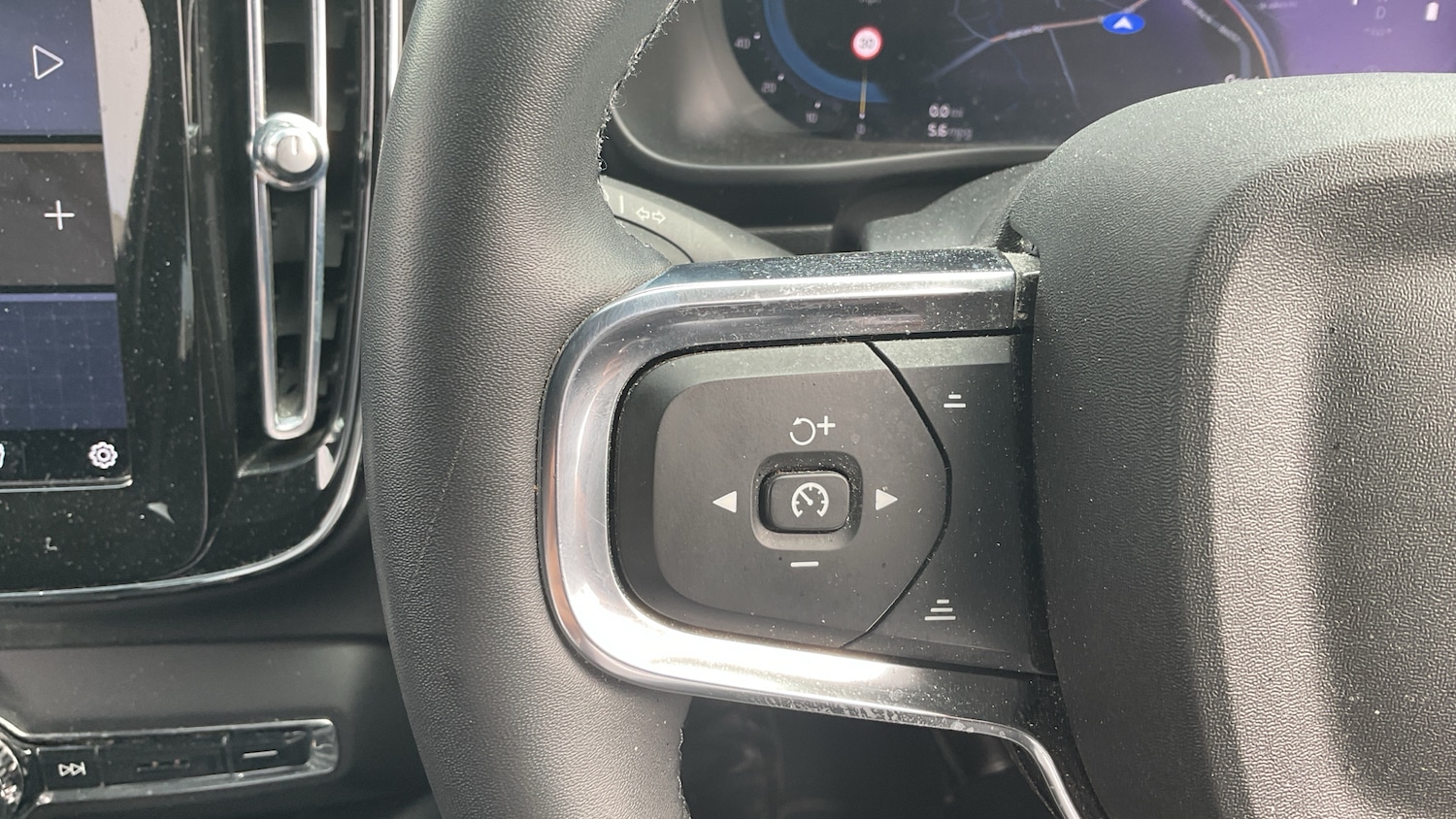 Used Volvo XC40 2022 for sale - 76332016: Photo 17