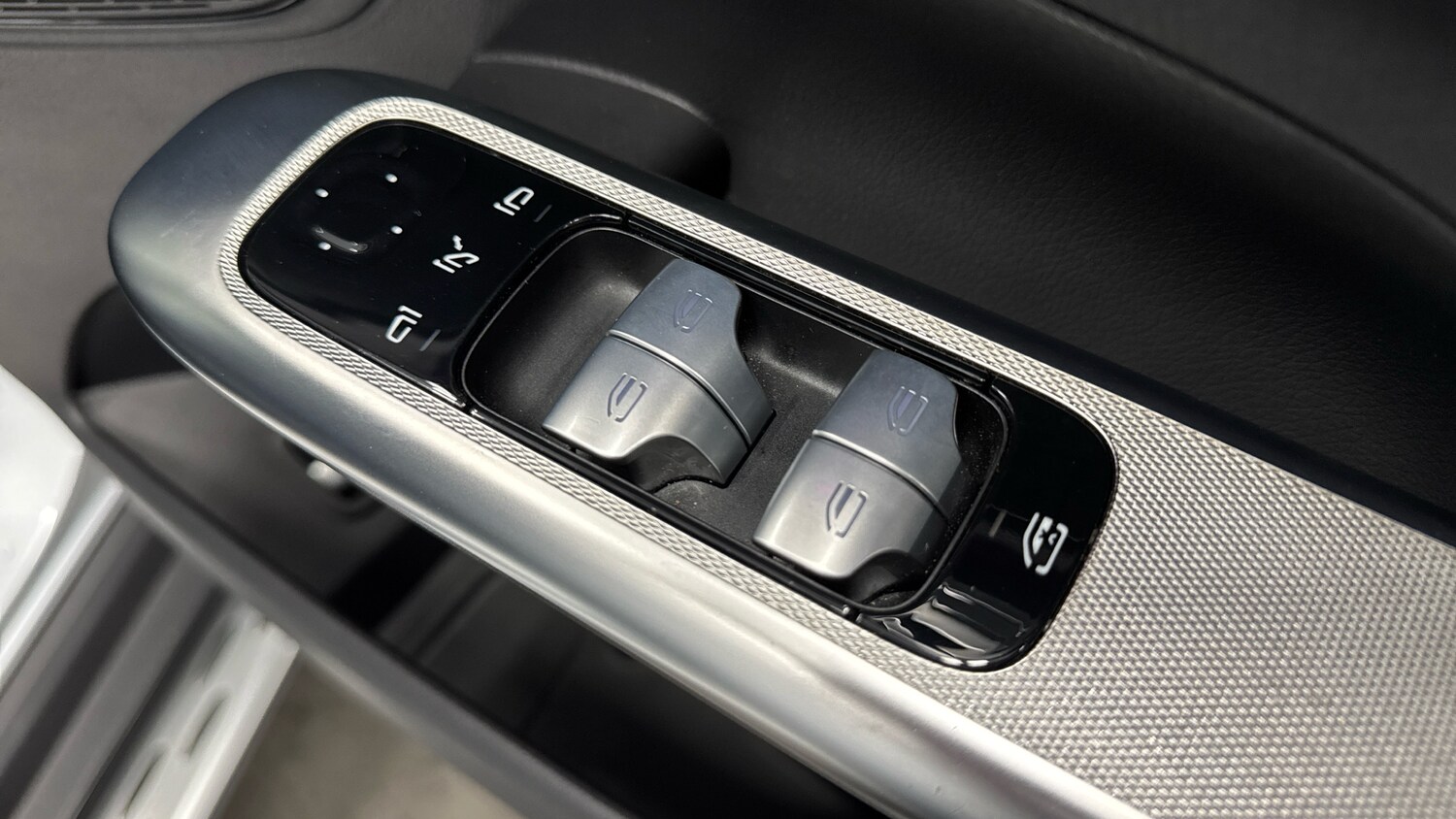 Used Mercedes-Benz GLC 2023 for sale - 76243076: Photo 25