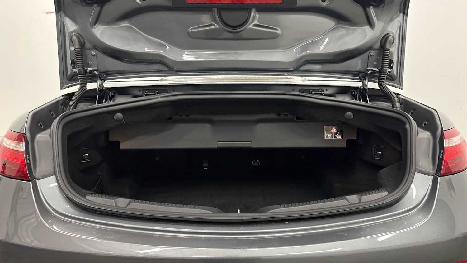 Used Mercedes-Benz E Class 2018 for sale - 76983871: Photo 4