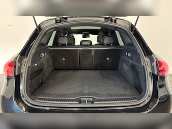 Used Mercedes-Benz GLC 2024 for sale - 76707676: Photo