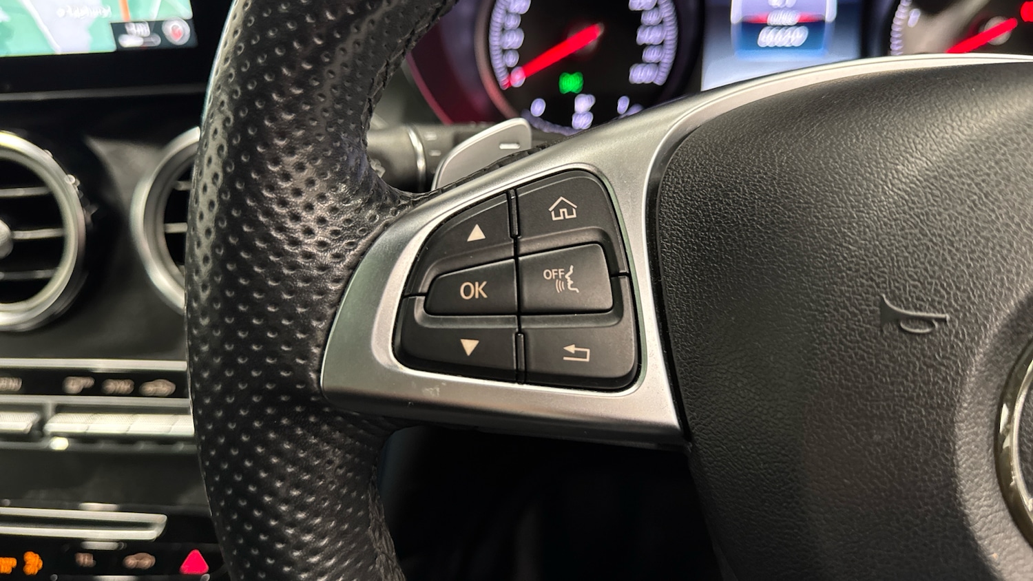 Used Mercedes-Benz GLC 2018 for sale - 76821472: Photo 28