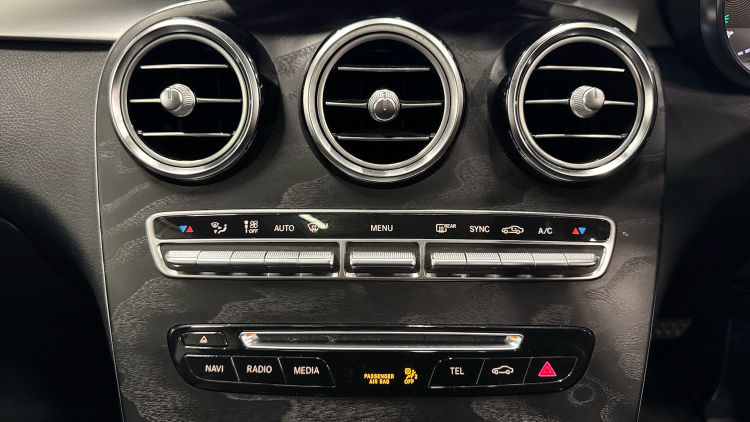 Used Mercedes-Benz GLC 2018 for sale - 76821472: Photo 31