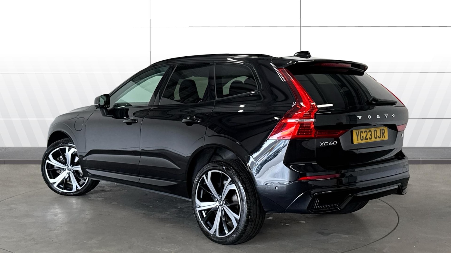 Used Volvo XC60 2023 for sale - 78223217: Photo 2