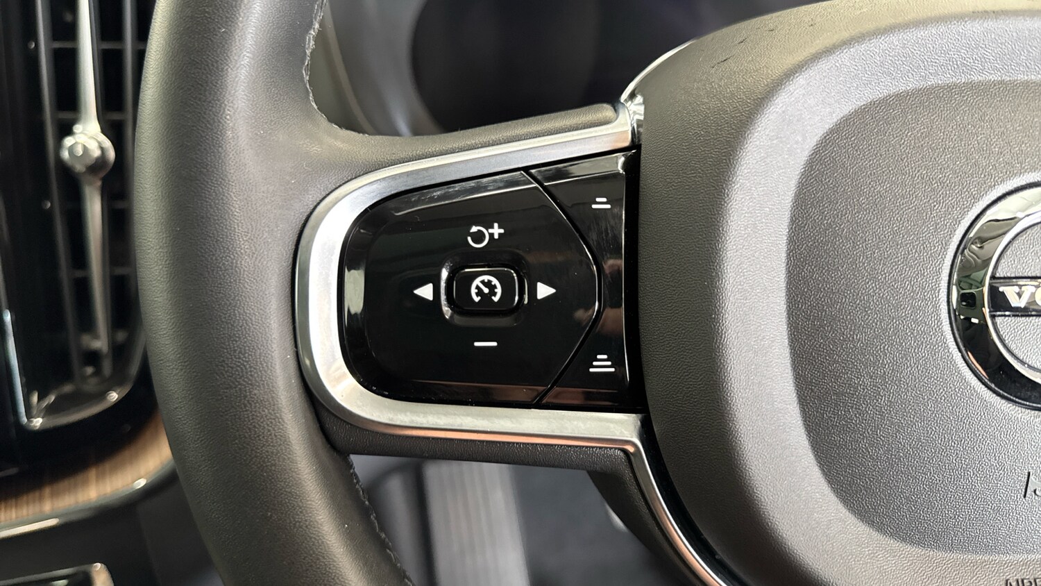 Used Volvo XC60 2023 for sale - 78223217: Photo 31