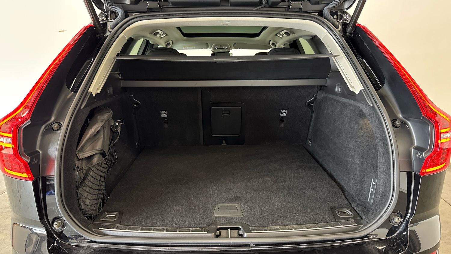 Used Volvo XC60 2023 for sale - 78223217: Photo 4